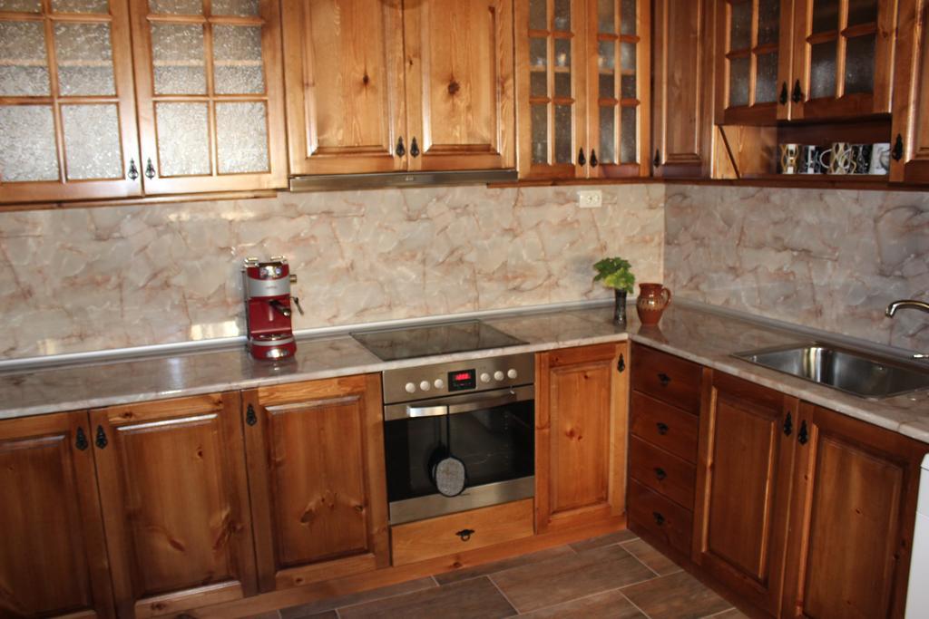 Delchevata Kushta V Leshten Bilik gambar